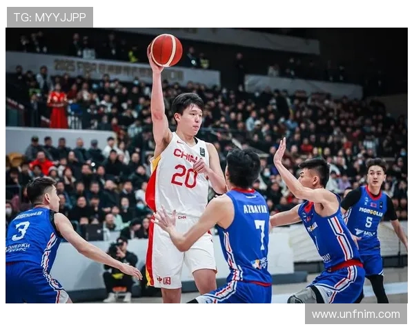 中国记者调侃杨瀚森首秀盼超姚明零分两板展现中国男篮新希望 中国记者调侃杨瀚森首秀盼超姚明零分两板展现中国男篮新希望